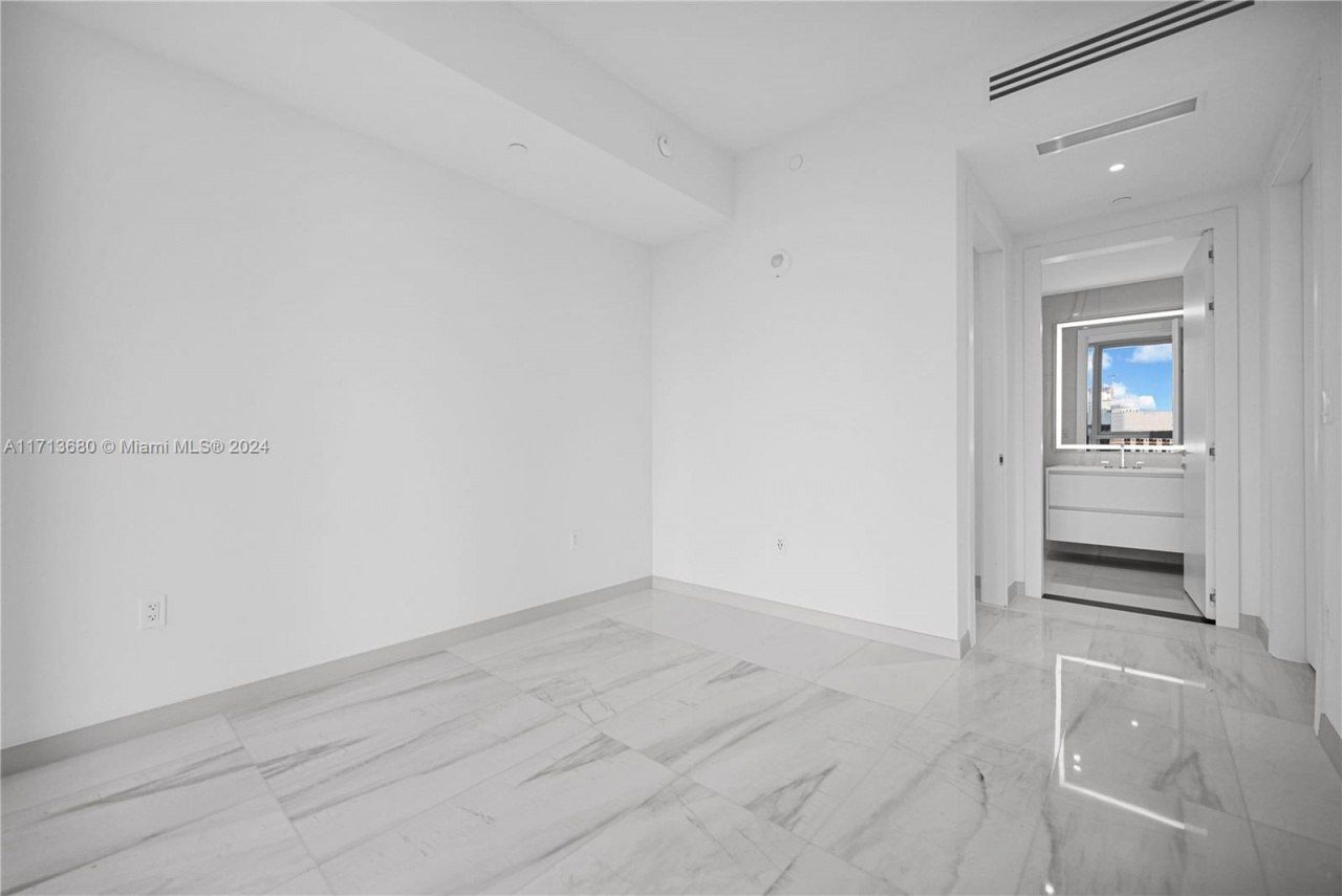 300 Biscayne Blvd Way, Unit 2608, Miami, FL 33131 Photo