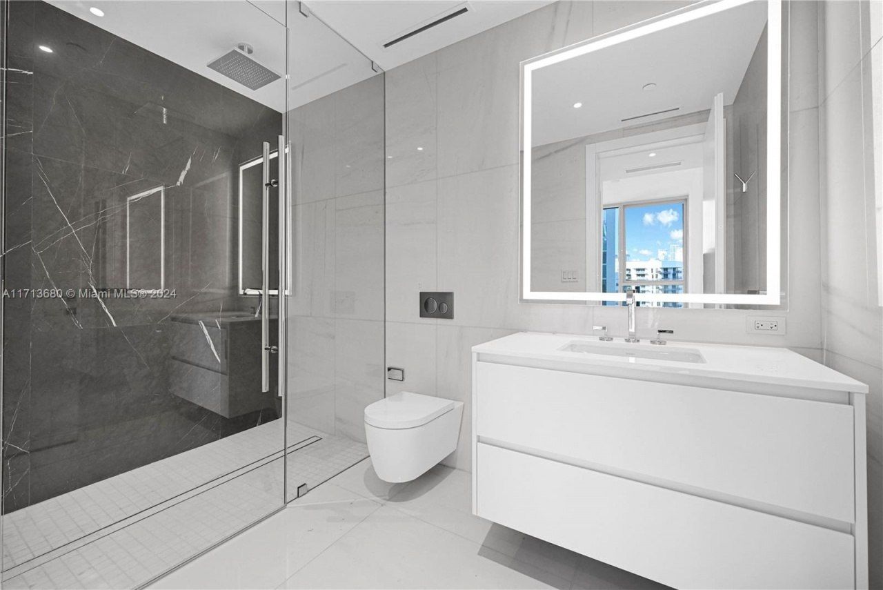 300 Biscayne Blvd Way, Unit 2608, Miami, FL 33131 Photo