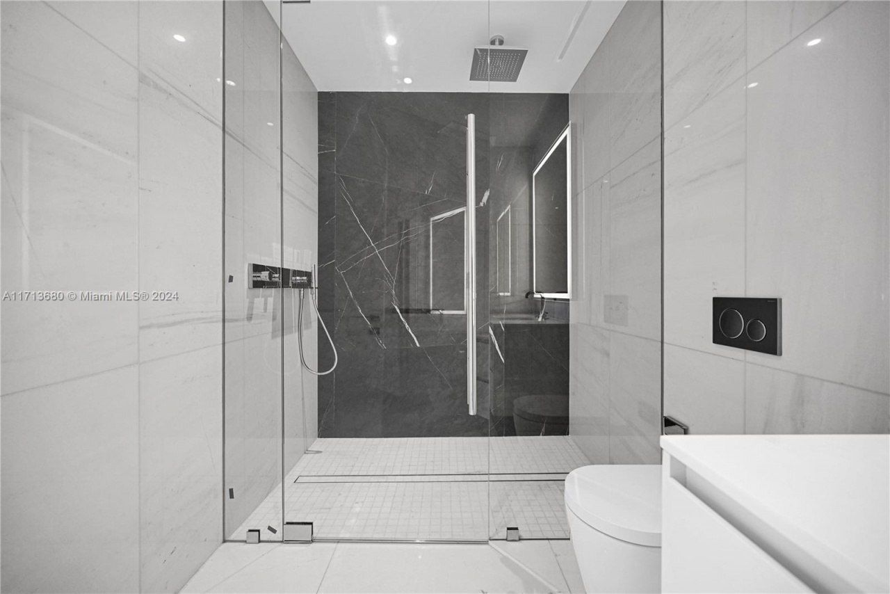 300 Biscayne Blvd Way, Unit 2608, Miami, FL 33131 Photo