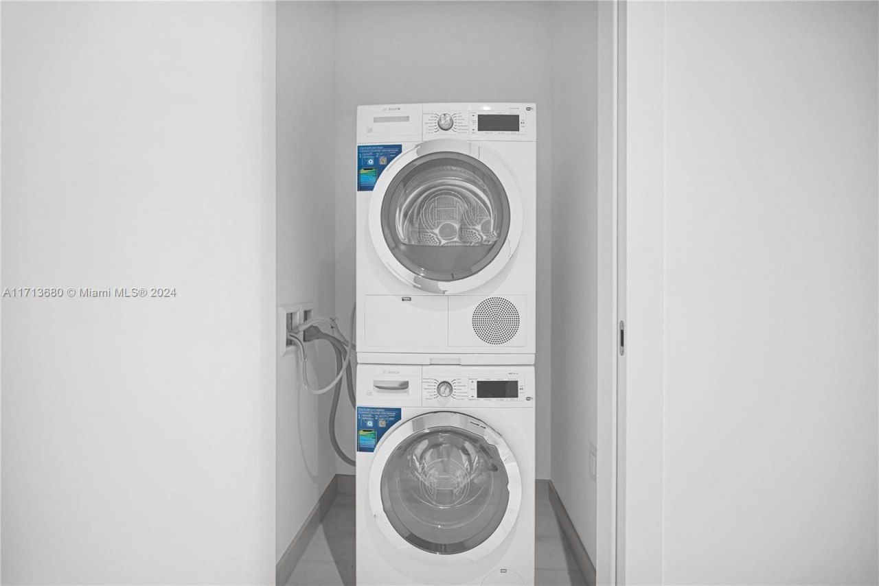 300 Biscayne Blvd Way, Unit 2608, Miami, FL 33131 Photo