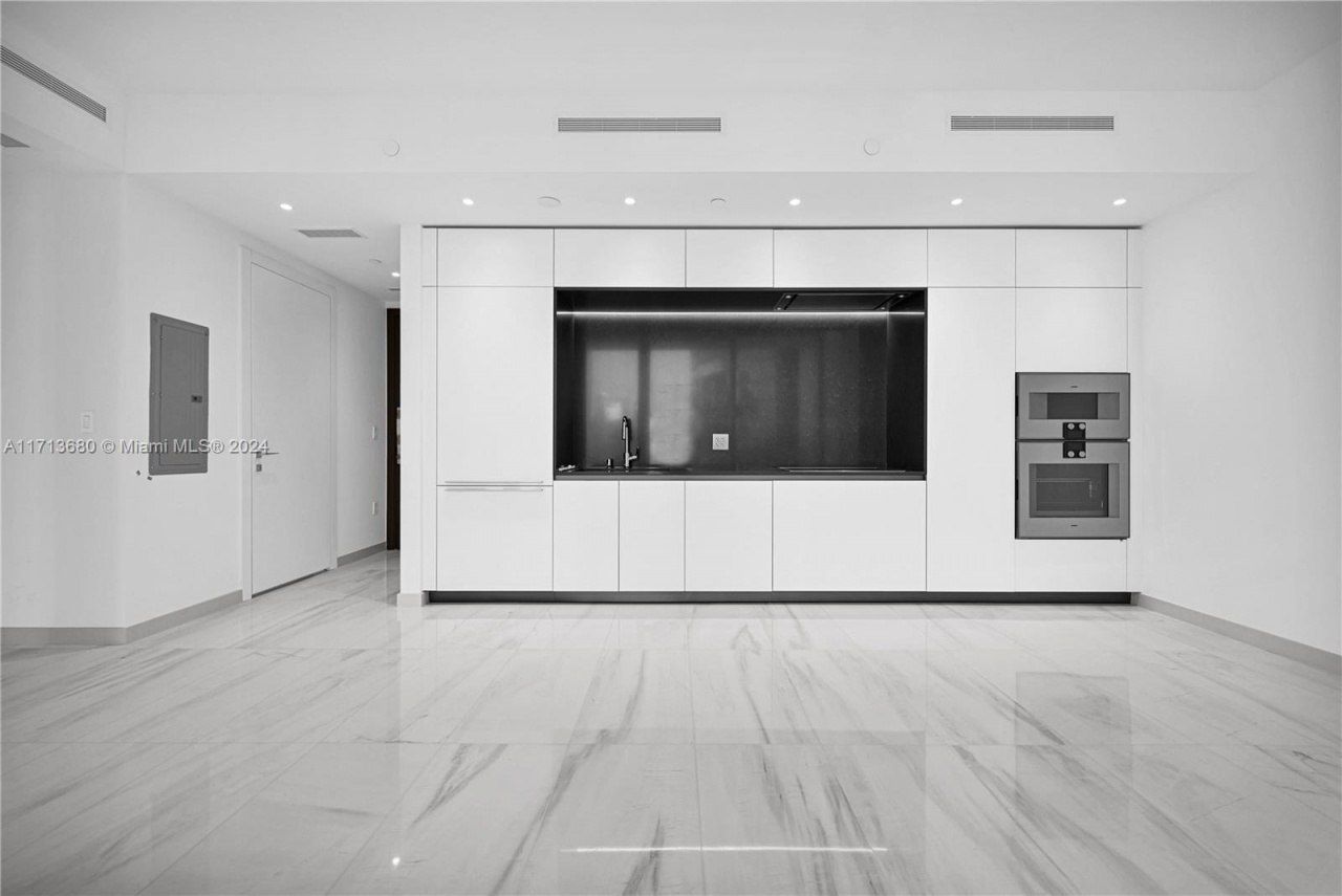 300 Biscayne Blvd Way, Unit 2608, Miami, FL 33131 Photo