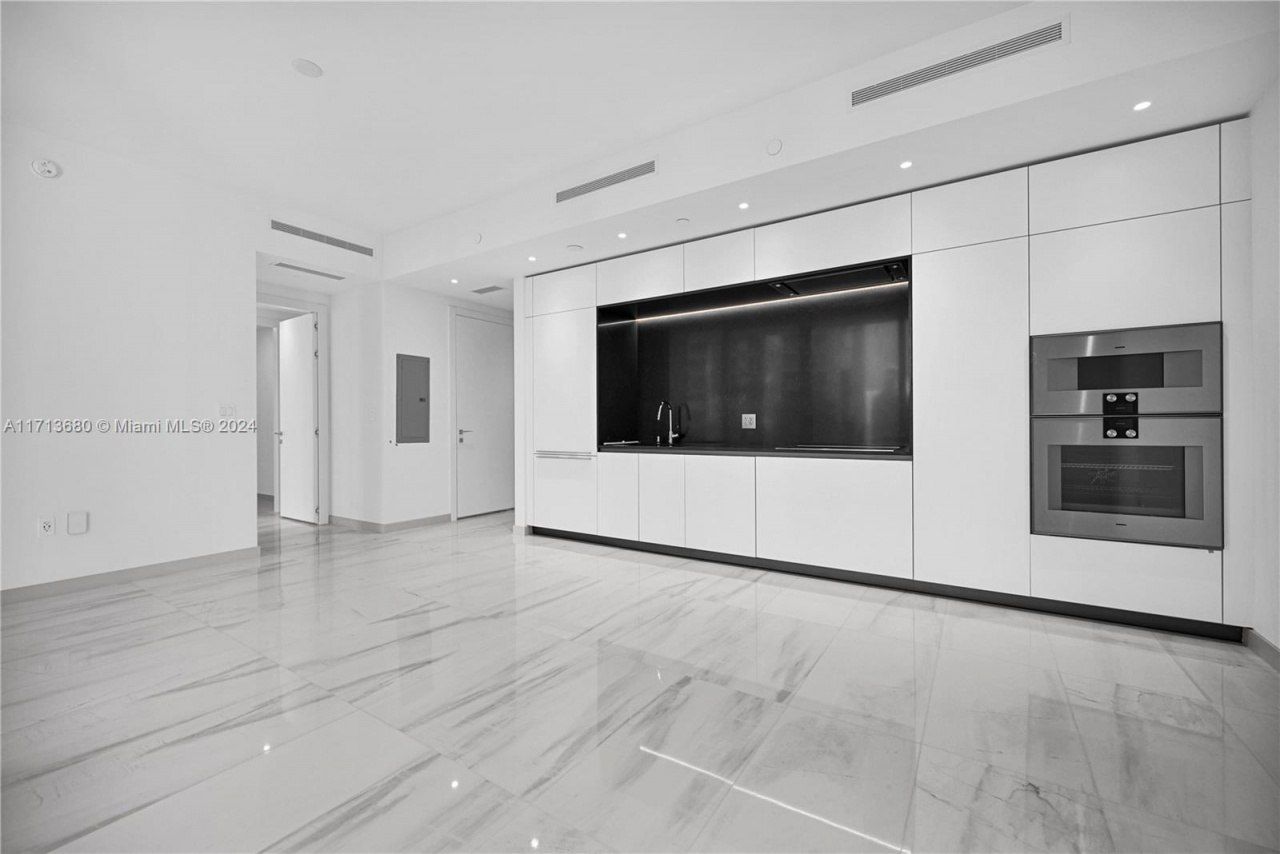 300 Biscayne Blvd Way, Unit 2608, Miami, FL 33131 Photo