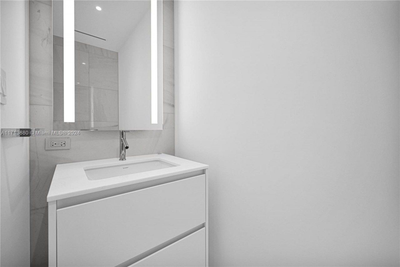 300 Biscayne Blvd Way, Unit 2608, Miami, FL 33131 Photo