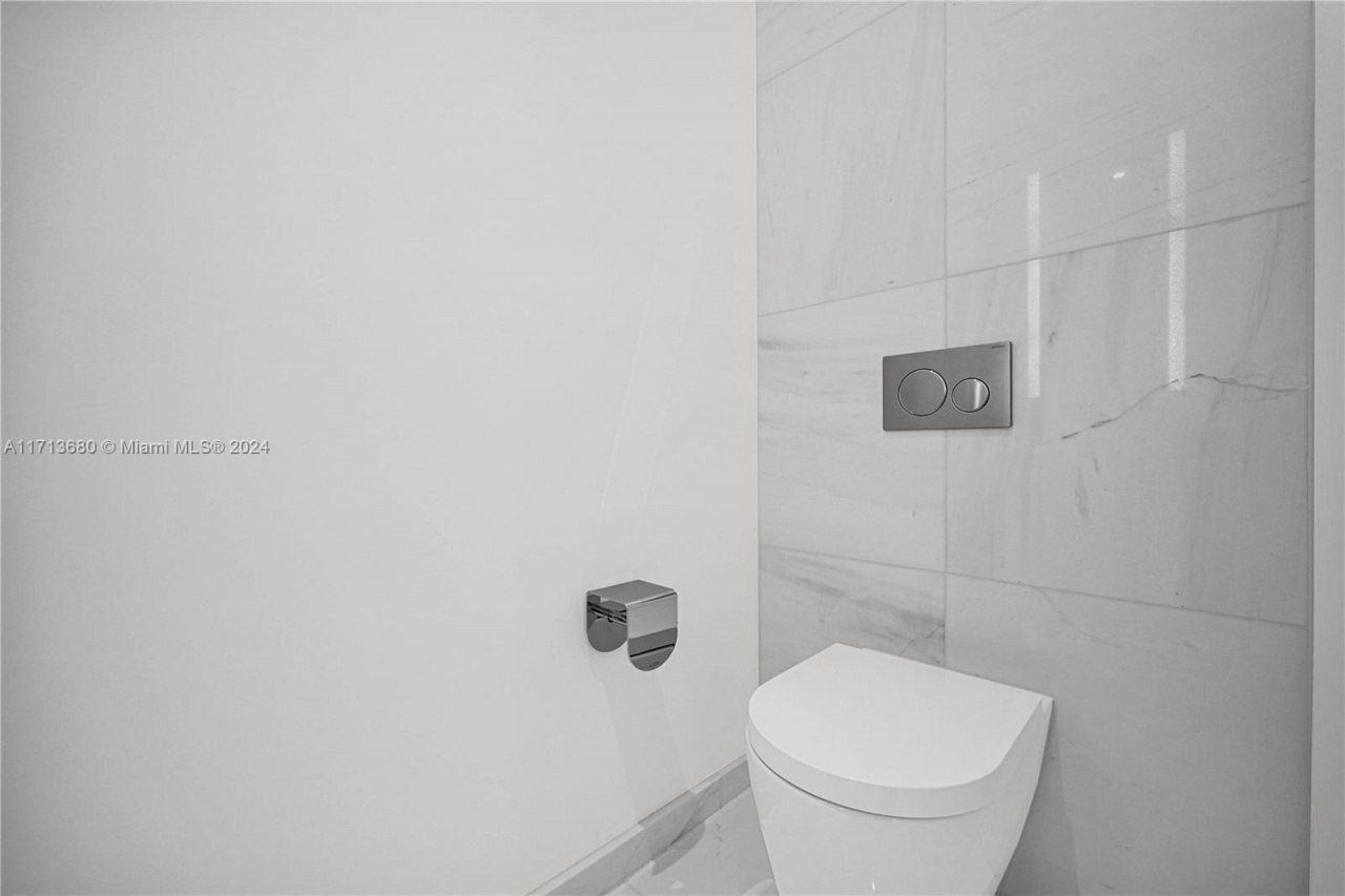 300 Biscayne Blvd Way, Unit 2608, Miami, FL 33131 Photo