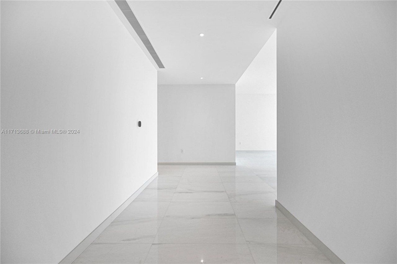 300 Biscayne Blvd Way, Unit 4303, Miami, FL 33131 Photo