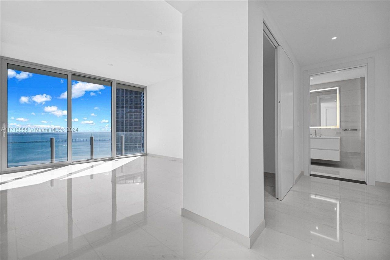 300 Biscayne Blvd Way, Unit 4303, Miami, FL 33131 Photo
