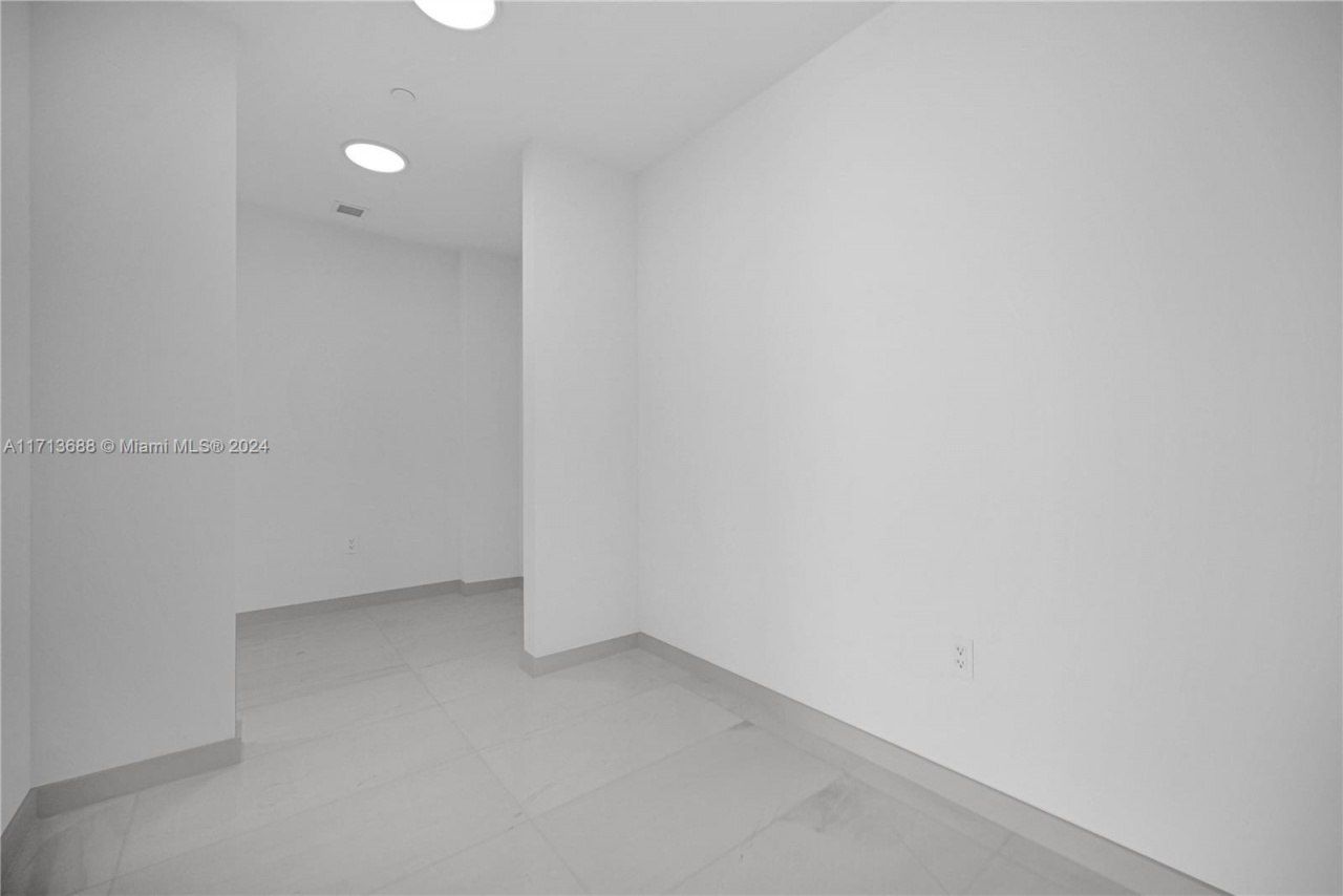 300 Biscayne Blvd Way, Unit 4303, Miami, FL 33131 Photo