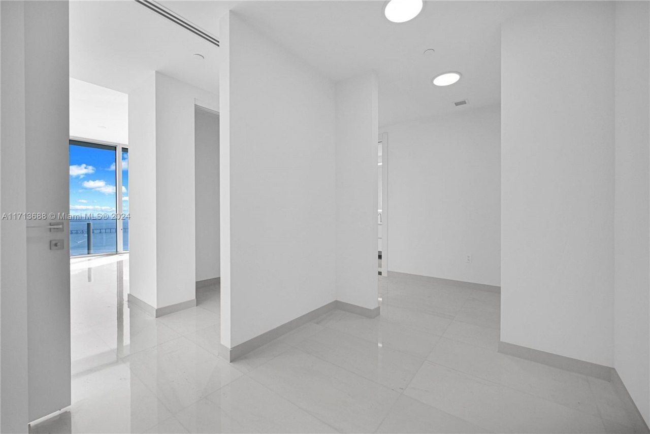 300 Biscayne Blvd Way, Unit 4303, Miami, FL 33131 Photo