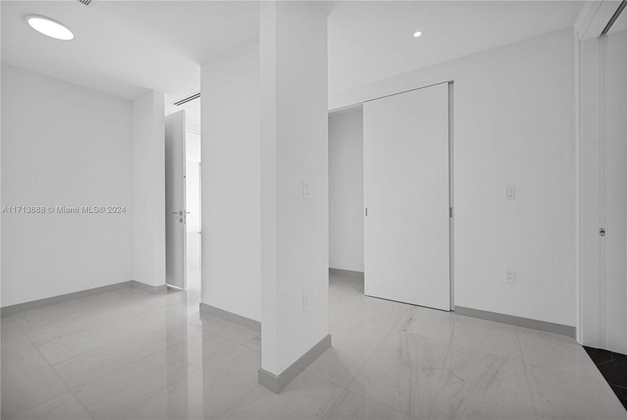 300 Biscayne Blvd Way, Unit 4303, Miami, FL 33131 Photo