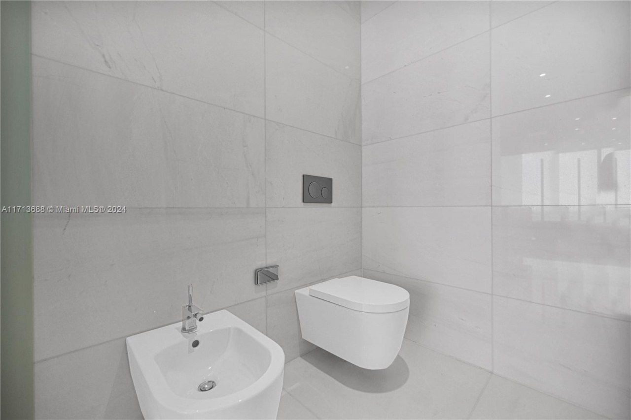 300 Biscayne Blvd Way, Unit 4303, Miami, FL 33131 Photo