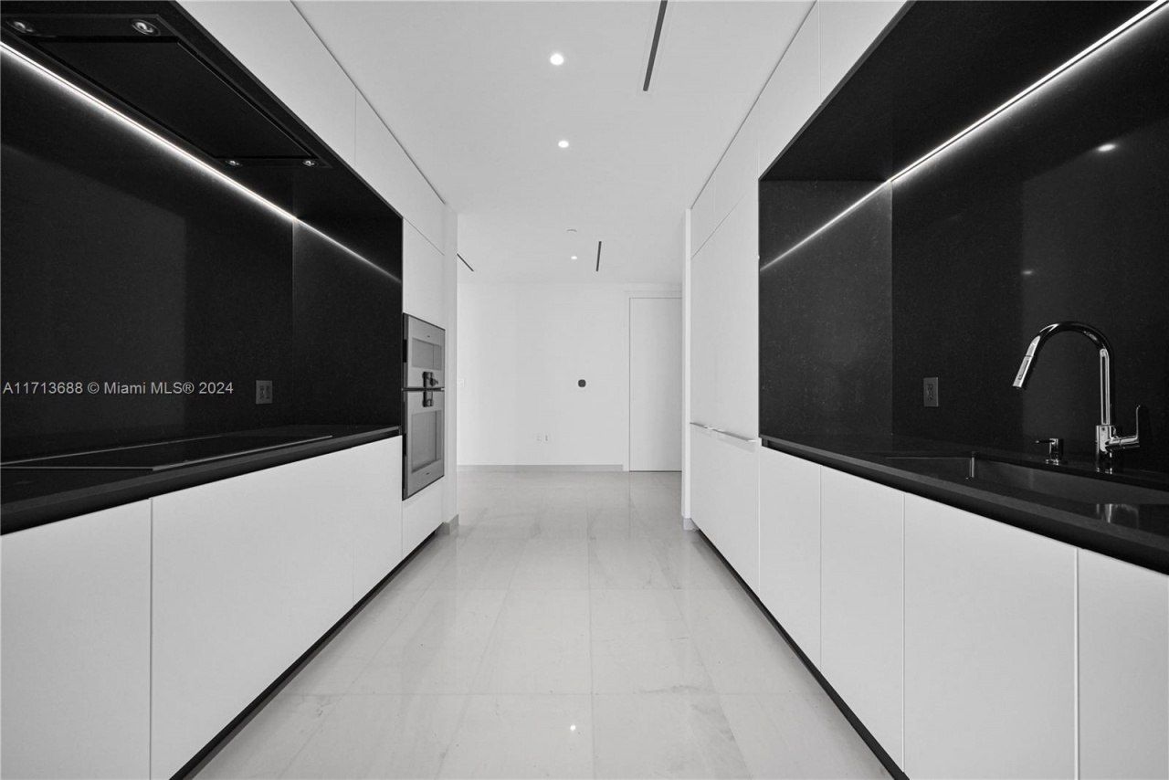 300 Biscayne Blvd Way, Unit 4303, Miami, FL 33131 Photo