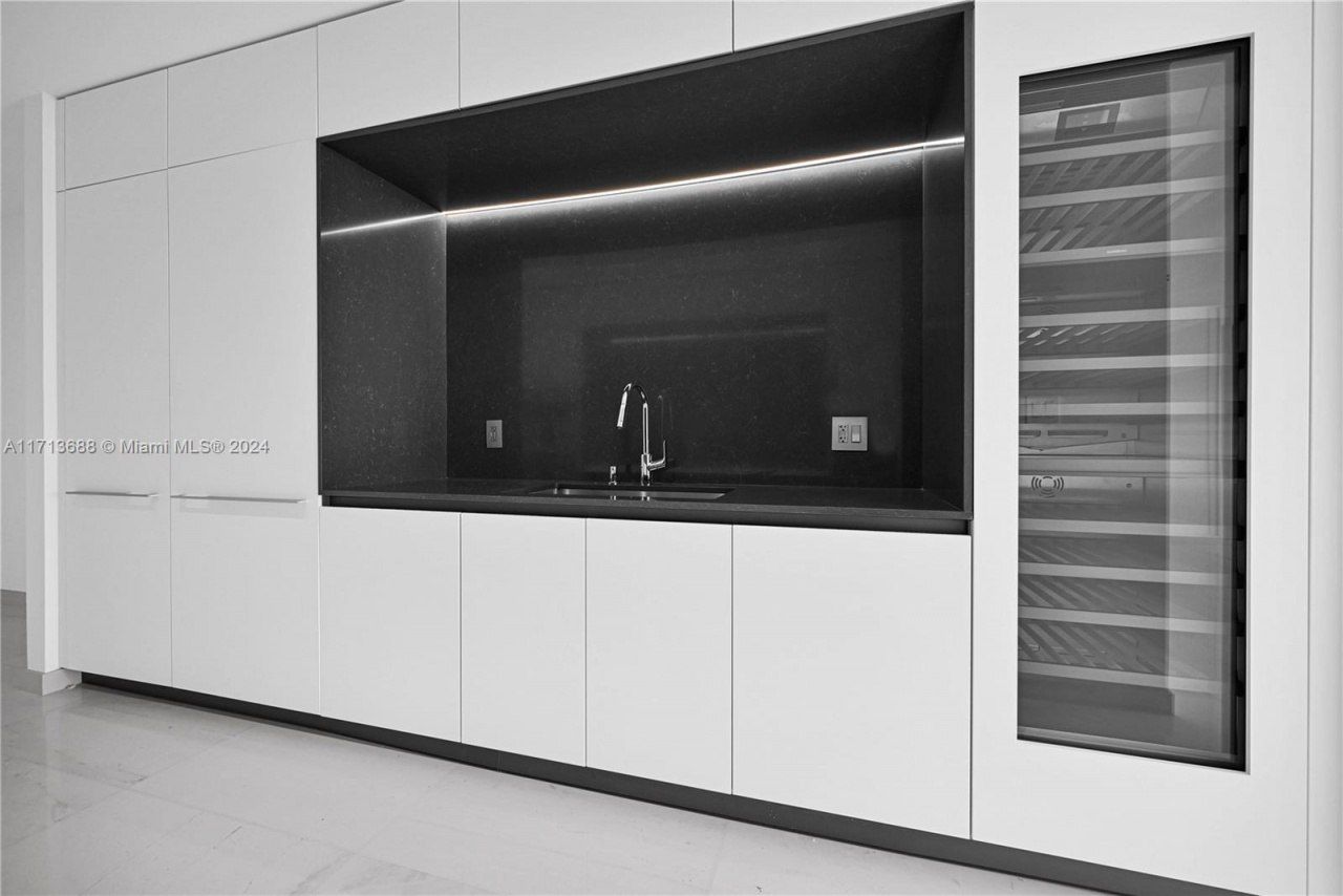 300 Biscayne Blvd Way, Unit 4303, Miami, FL 33131 Photo