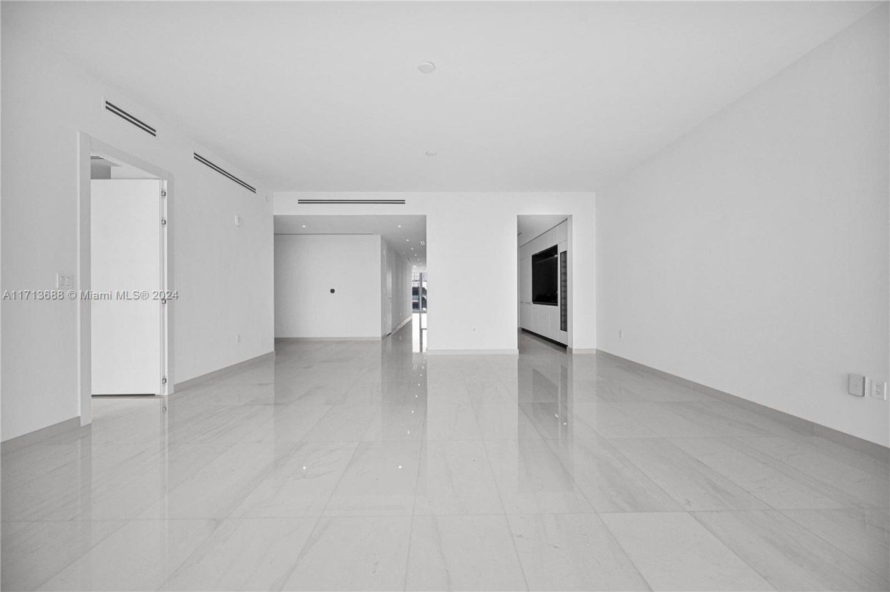 300 Biscayne Blvd Way, Unit 4303, Miami, FL 33131 Photo