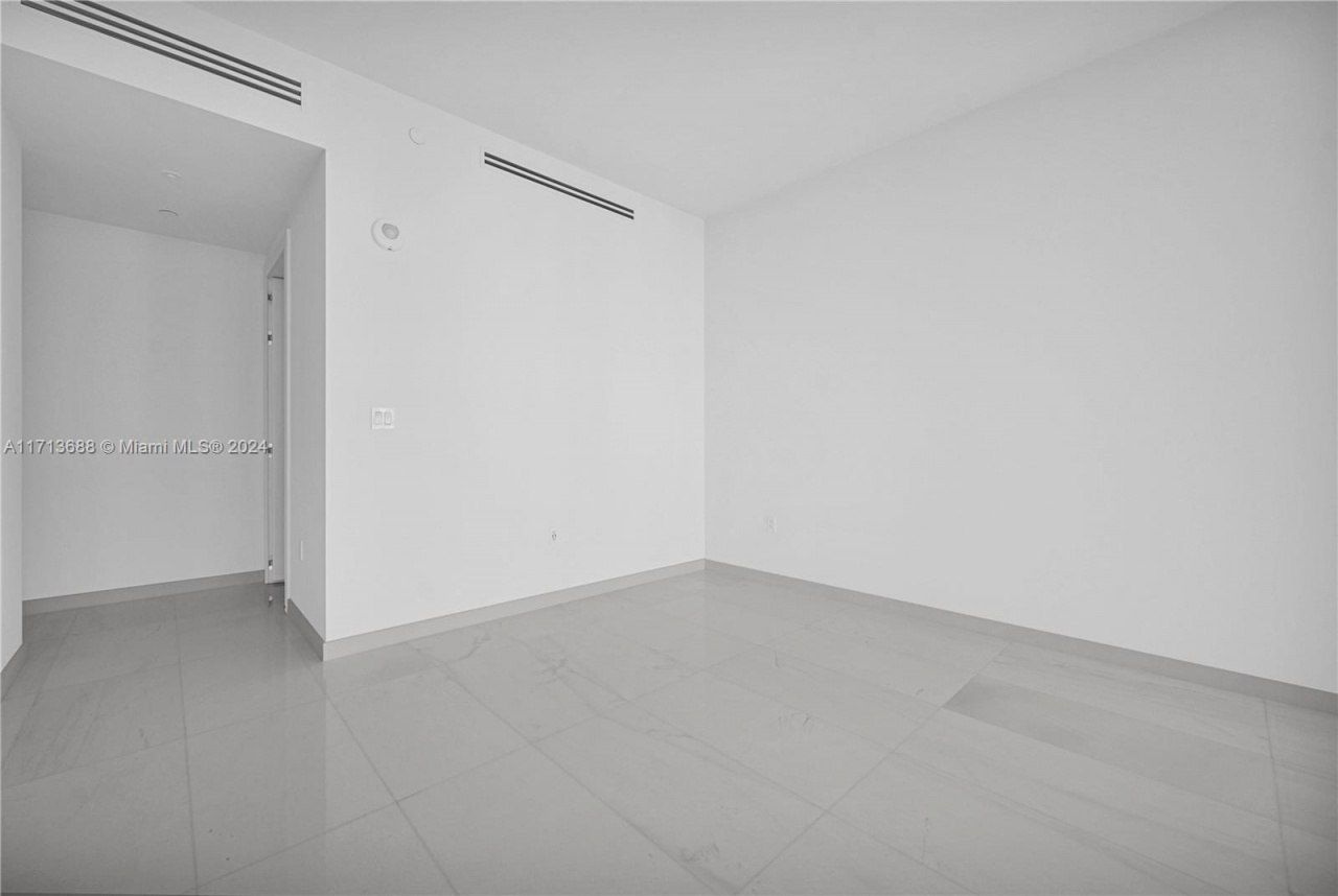 300 Biscayne Blvd Way, Unit 4303, Miami, FL 33131 Photo