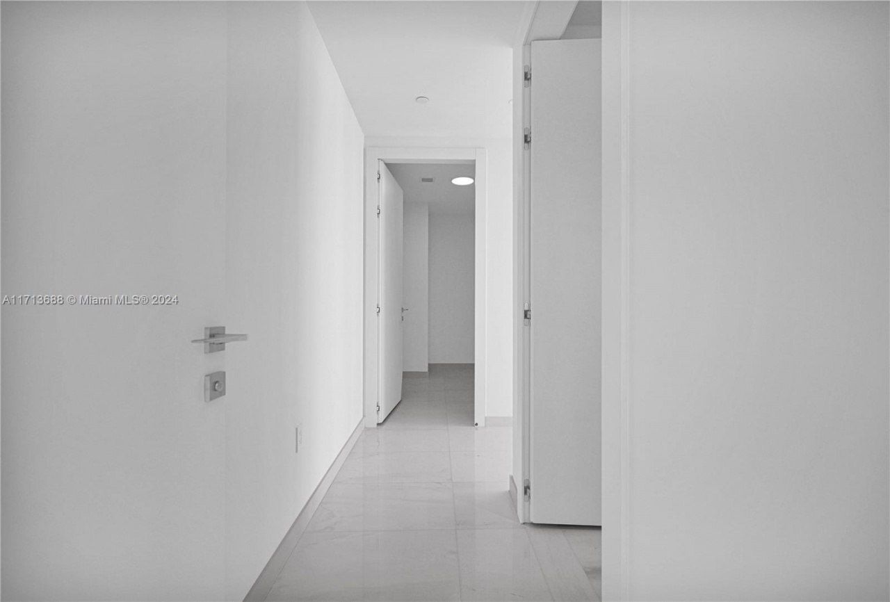 300 Biscayne Blvd Way, Unit 4303, Miami, FL 33131 Photo