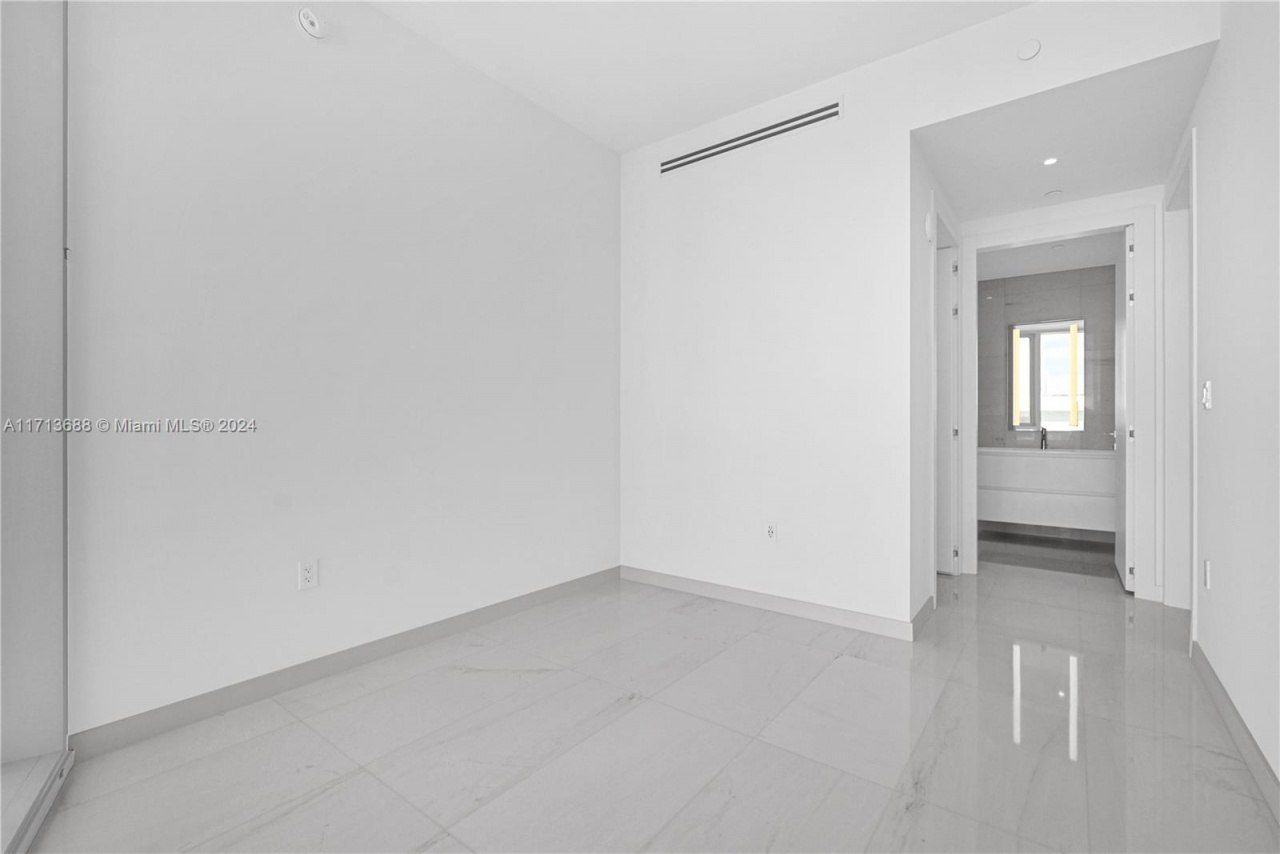 300 Biscayne Blvd Way, Unit 4303, Miami, FL 33131 Photo