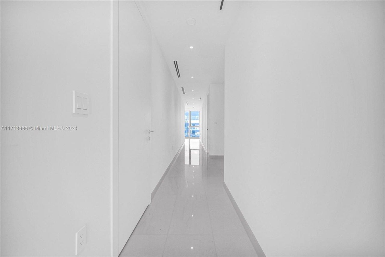 300 Biscayne Blvd Way, Unit 4303, Miami, FL 33131 Photo