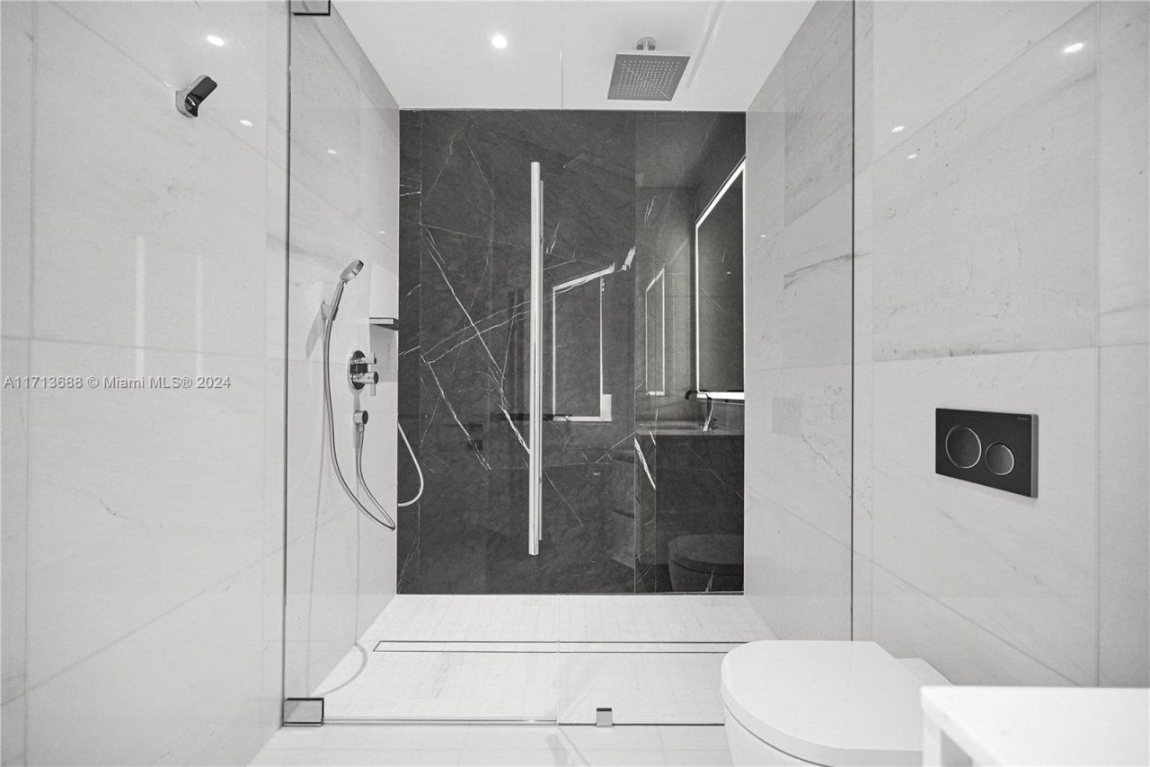 300 Biscayne Blvd Way, Unit 4303, Miami, FL 33131 Photo