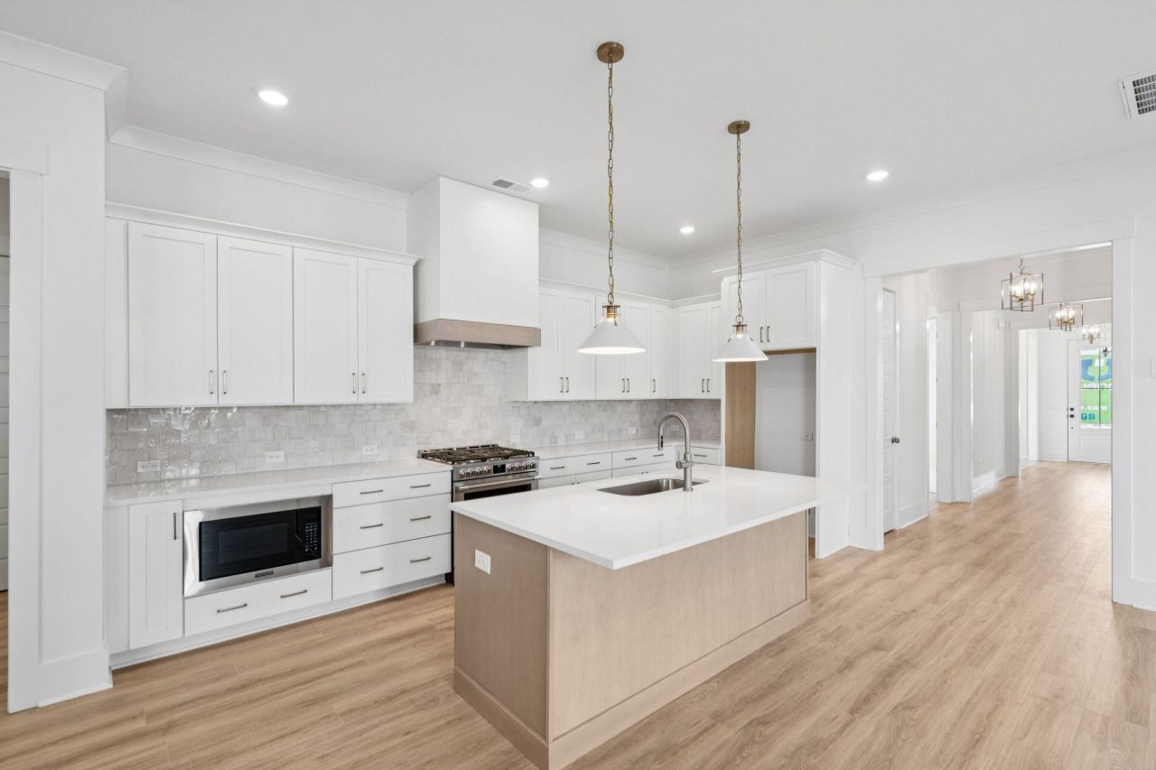 742 Blueway Avenue Photo 10