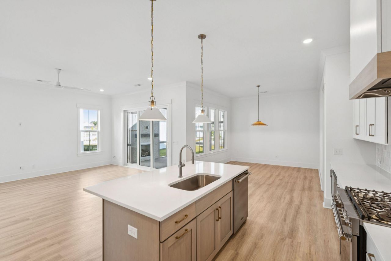 742 Blueway Avenue Photo 12