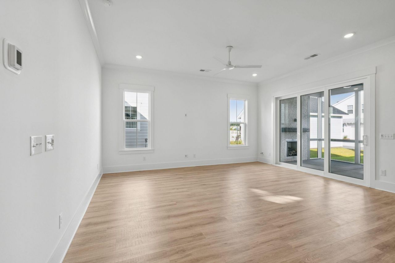 742 Blueway Avenue Photo 13