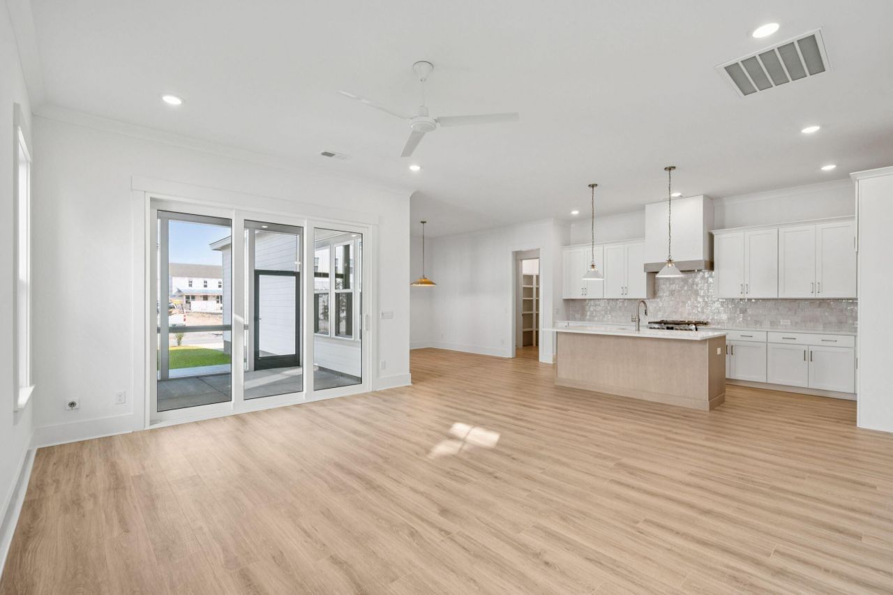 742 Blueway Avenue Photo 15