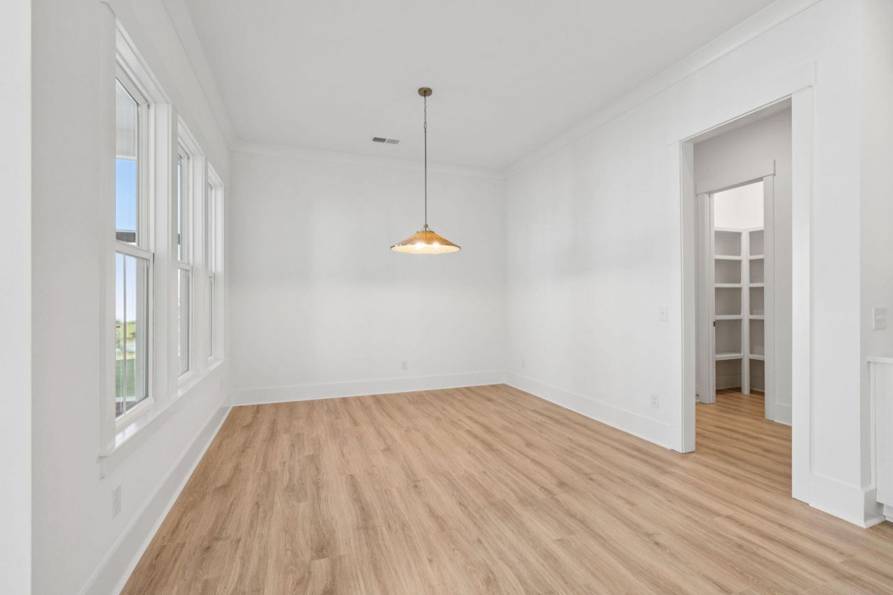 742 Blueway Avenue Photo 16