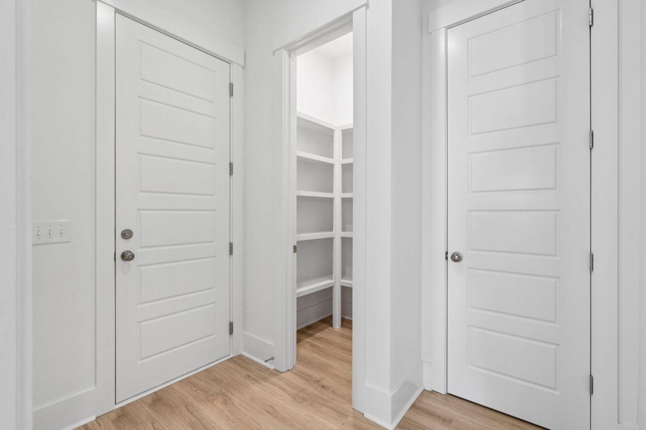 742 Blueway Avenue Photo 18