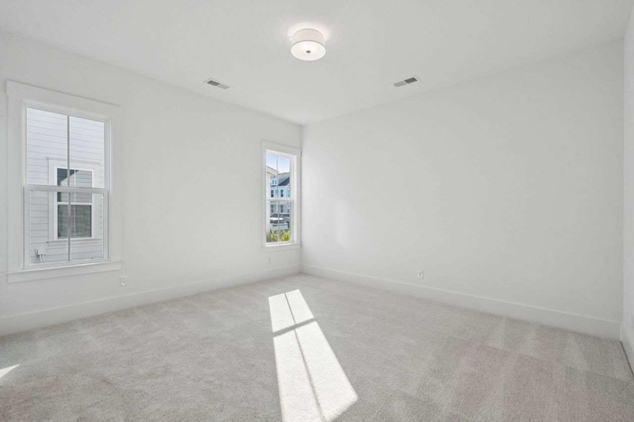 742 Blueway Avenue Photo 19