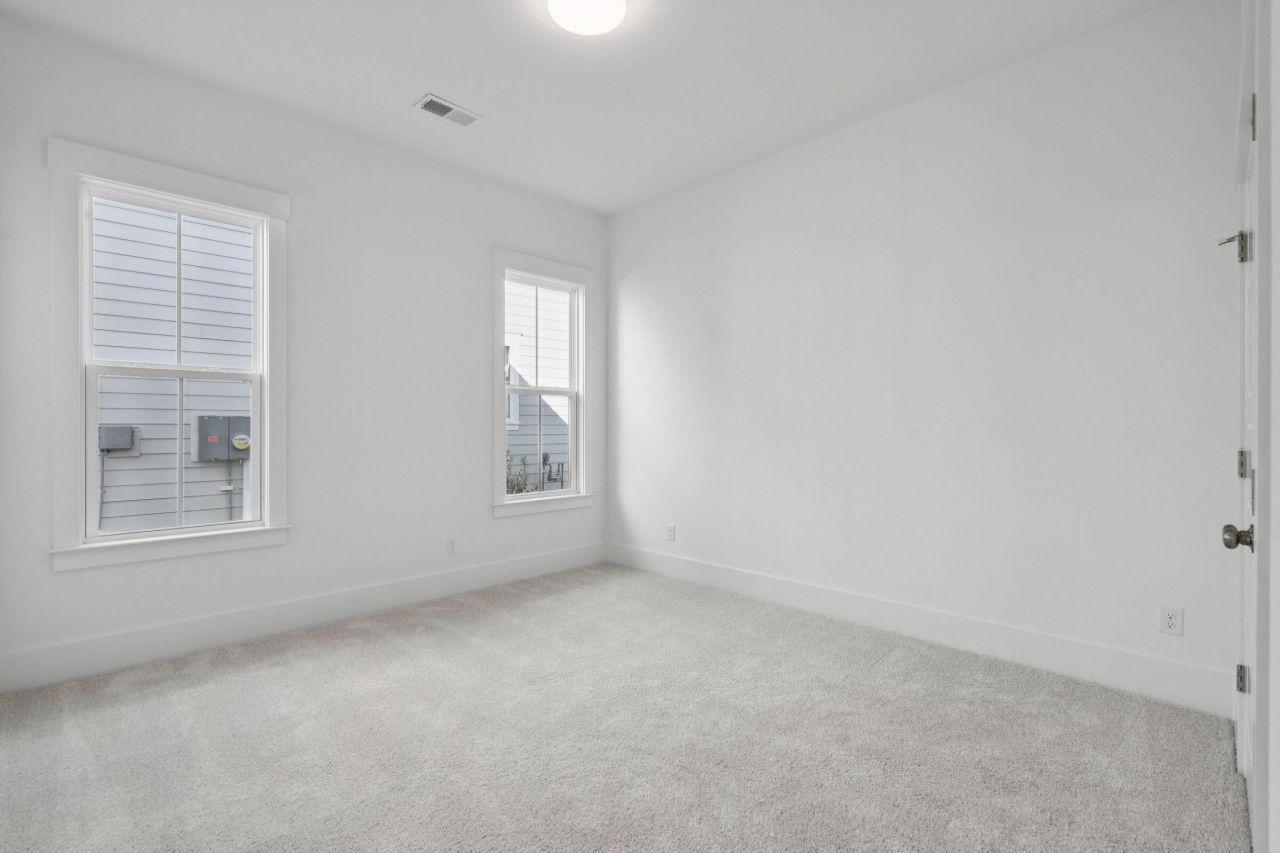 742 Blueway Avenue Photo 24