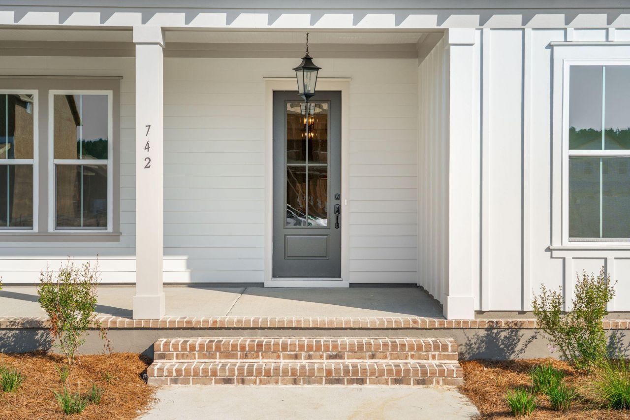 742 Blueway Avenue Photo 3