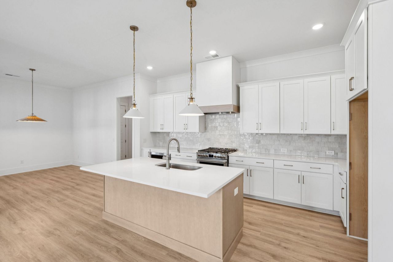 742 Blueway Avenue Photo 6