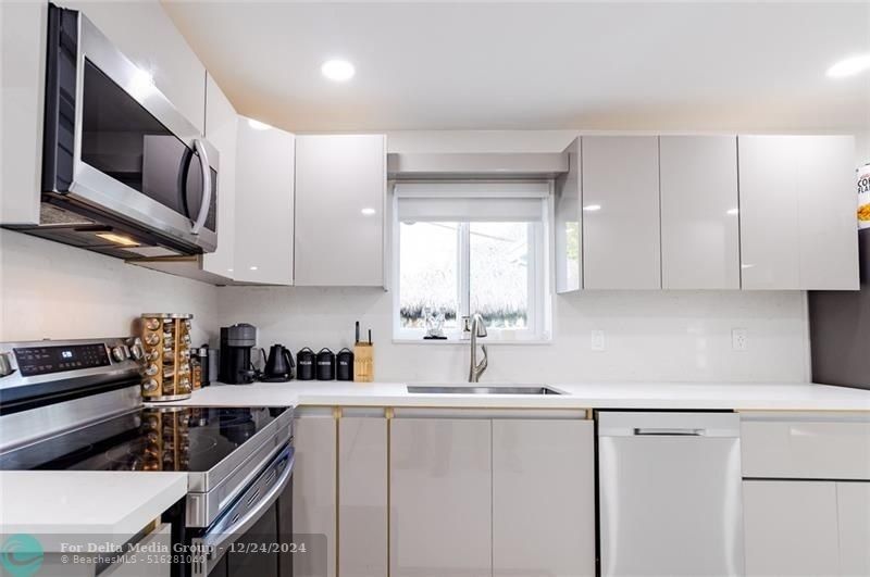 131 NW 72nd Way, Hollywood, FL 33024 Photo