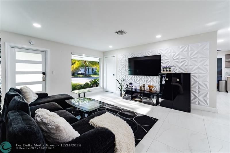 131 NW 72nd Way, Hollywood, FL 33024 Photo