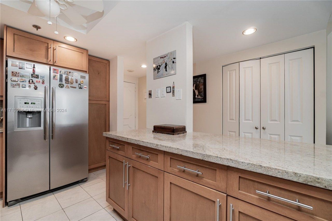 20515 E Country Club Dr, Unit 1048, Aventura, FL 33180 Photo