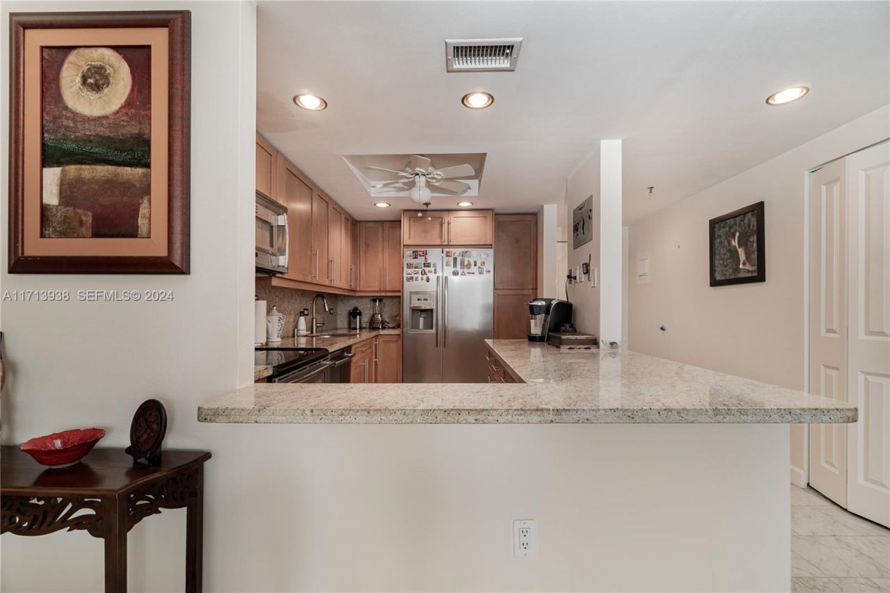 20515 E Country Club Dr, Unit 1048, Aventura, FL 33180 Photo
