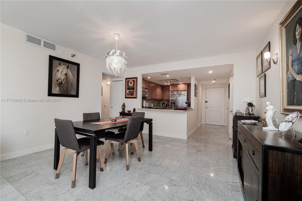 20515 E Country Club Dr, Unit 1048, Aventura, FL 33180 Photo