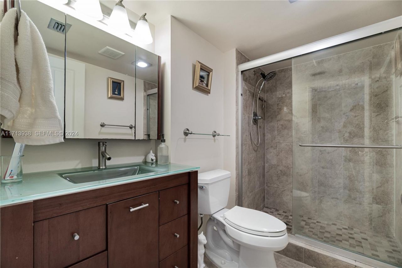 20515 E Country Club Dr, Unit 1048, Aventura, FL 33180 Photo