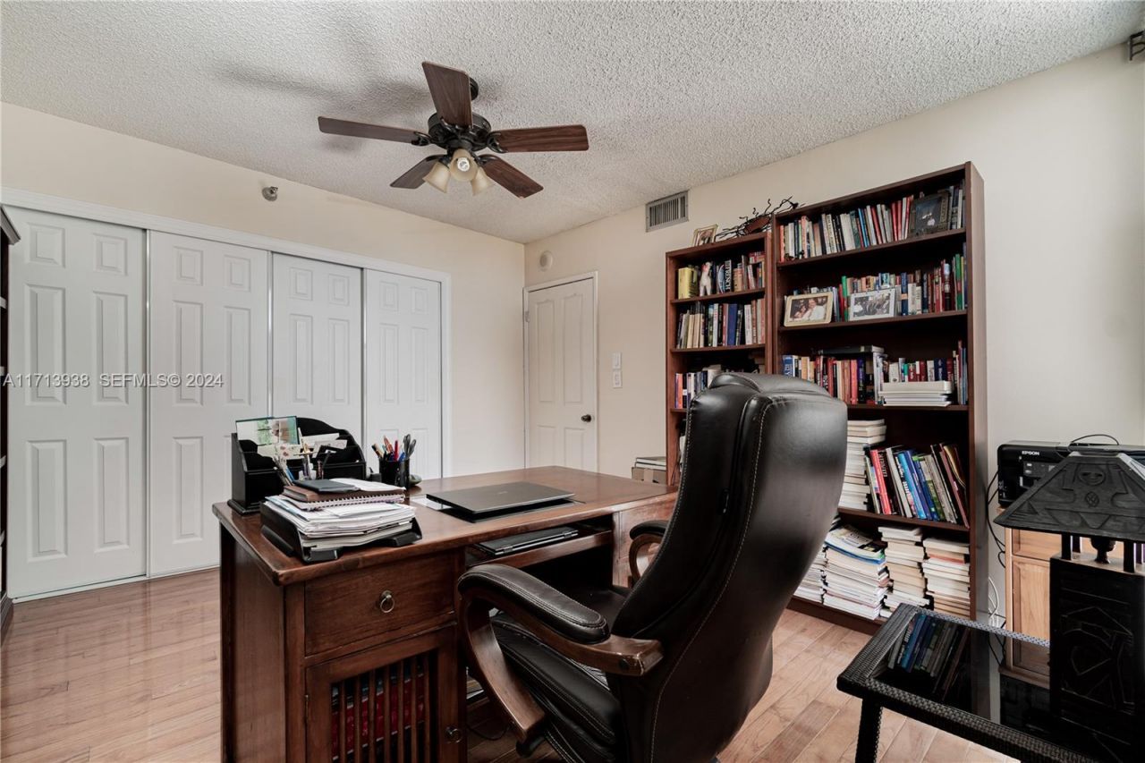 20515 E Country Club Dr, Unit 1048, Aventura, FL 33180 Photo