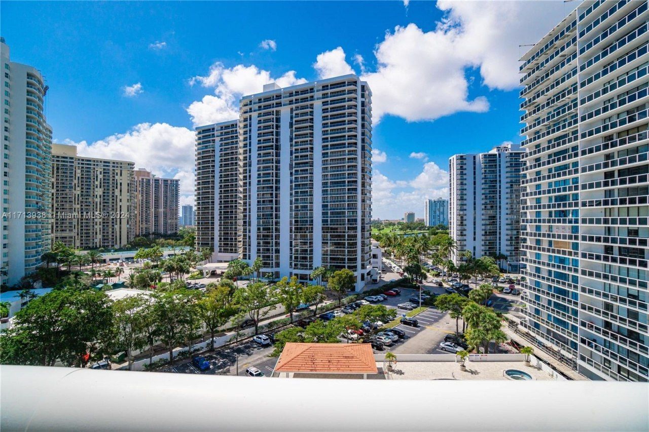 20515 E Country Club Dr, Unit 1048, Aventura, FL 33180 Photo