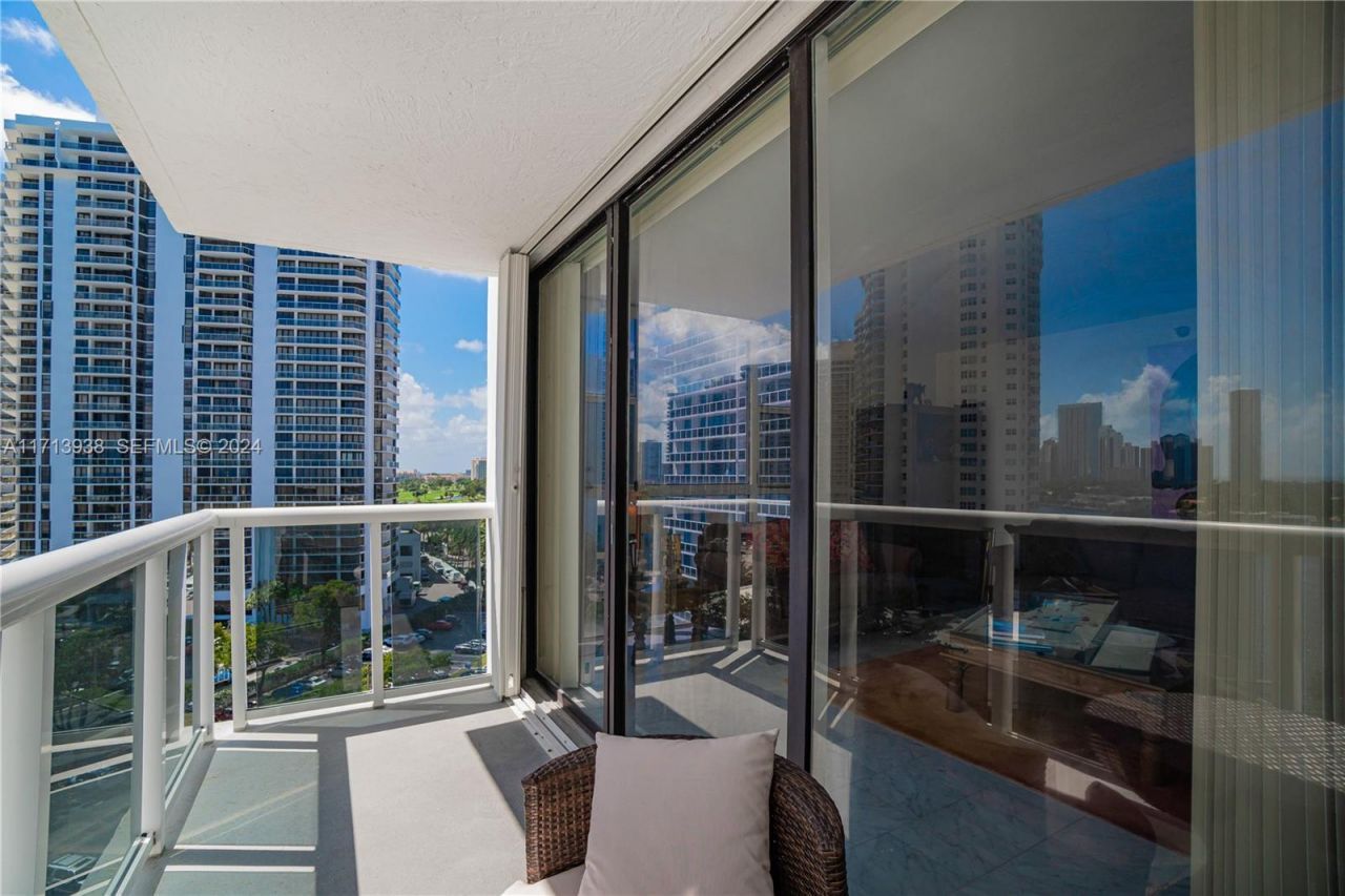 20515 E Country Club Dr, Unit 1048, Aventura, FL 33180 Photo