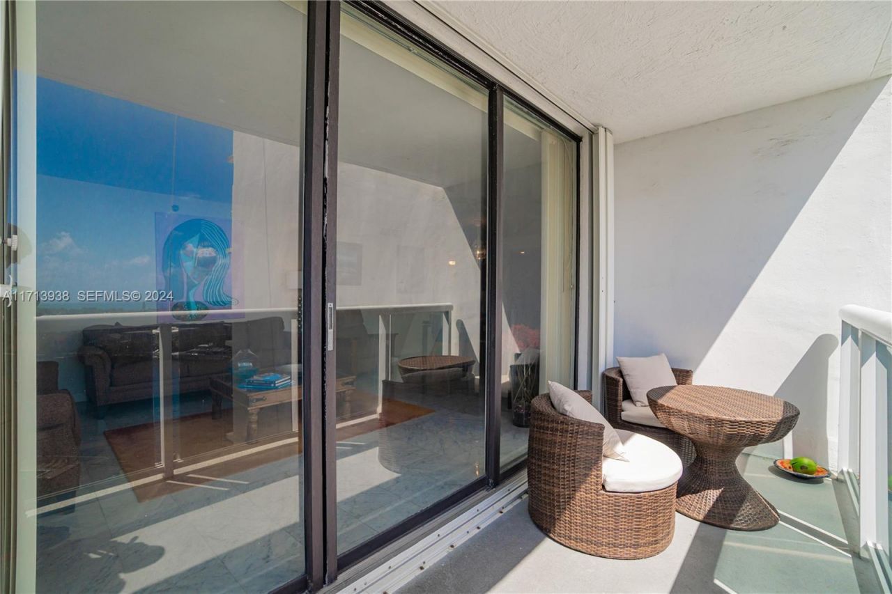 20515 E Country Club Dr, Unit 1048, Aventura, FL 33180 Photo
