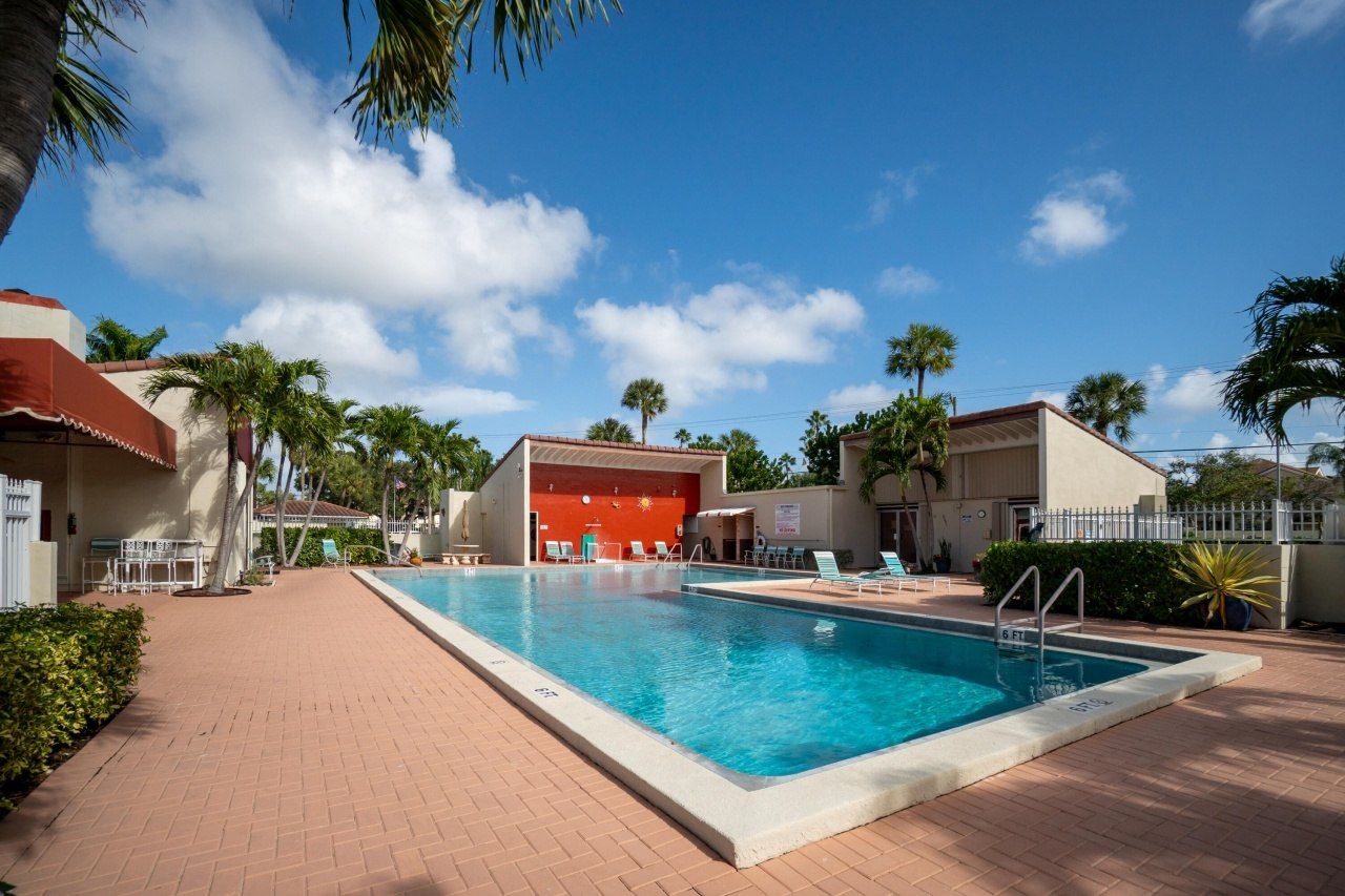 2528 Boundbrook Drive S, Unit 208, West Palm Beach, FL 33406 Photo