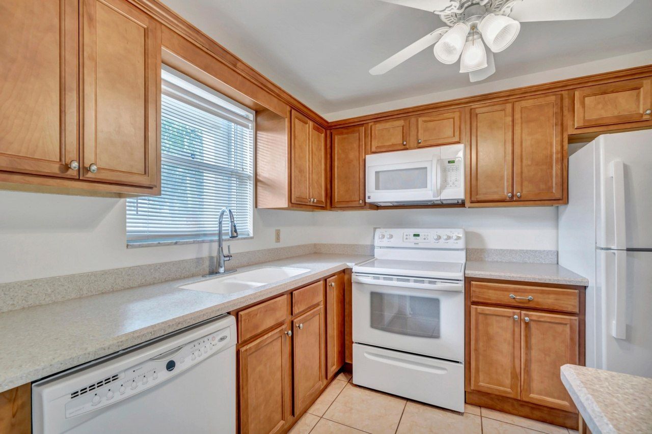 2528 Boundbrook Drive S, Unit 208, West Palm Beach, FL 33406 Photo