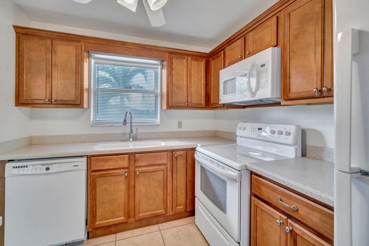 2528 Boundbrook Drive S, Unit 208, West Palm Beach, FL 33406 Photo