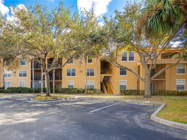 8635 River Homes LN, Unit 2205, BONITA SPRINGS, FL 34135