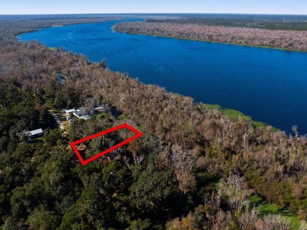118 Ridgeline Avenue, Satsuma, FL 32189