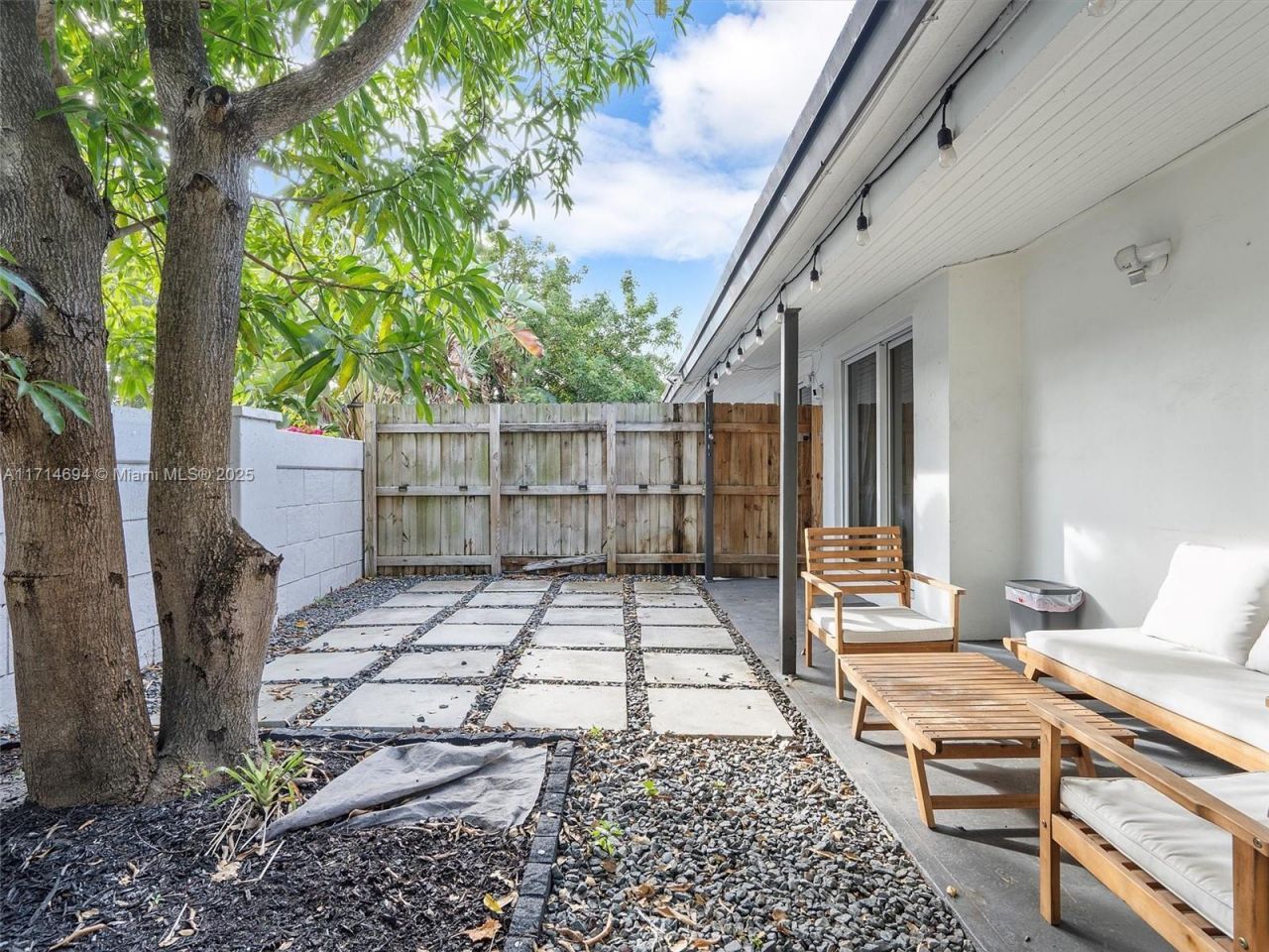 300 SW 23rd St, Fort Lauderdale, FL 33315 Photo