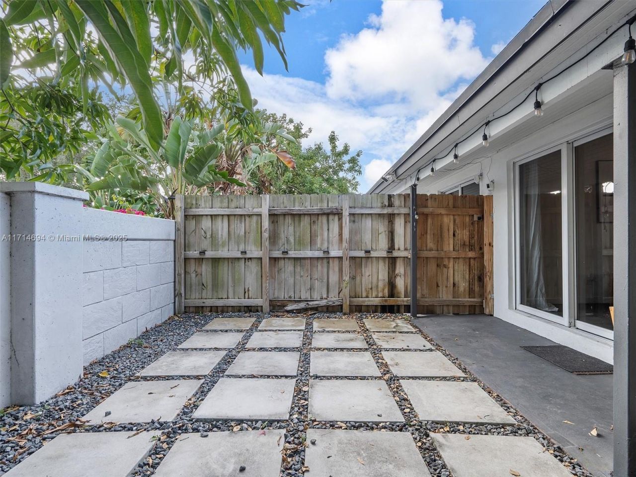 300 SW 23rd St, Fort Lauderdale, FL 33315 Photo