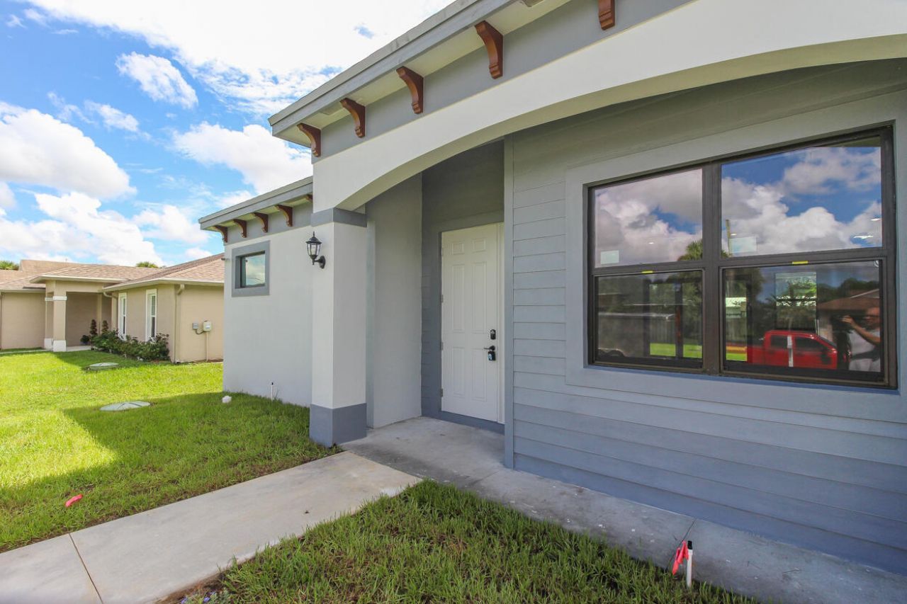 850 SW Abingdon Avenue, Port Saint Lucie, FL 34953 Photo